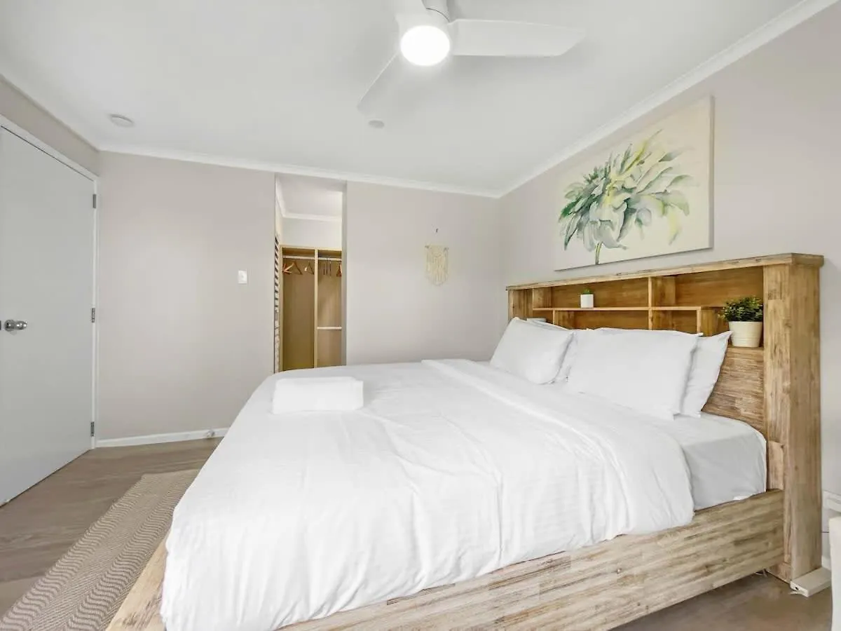Relaxing Ocean Views Beachside At Buddina アパート